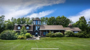 Hillside Estate - 14 Acre Waterfront Log home on Lake Champlain